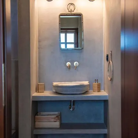 Zennova #61, Boutique In