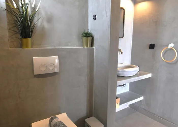 Δωμάτια σε οικογενειακή κατοικία Zennova #61, Boutique In Νικήτη